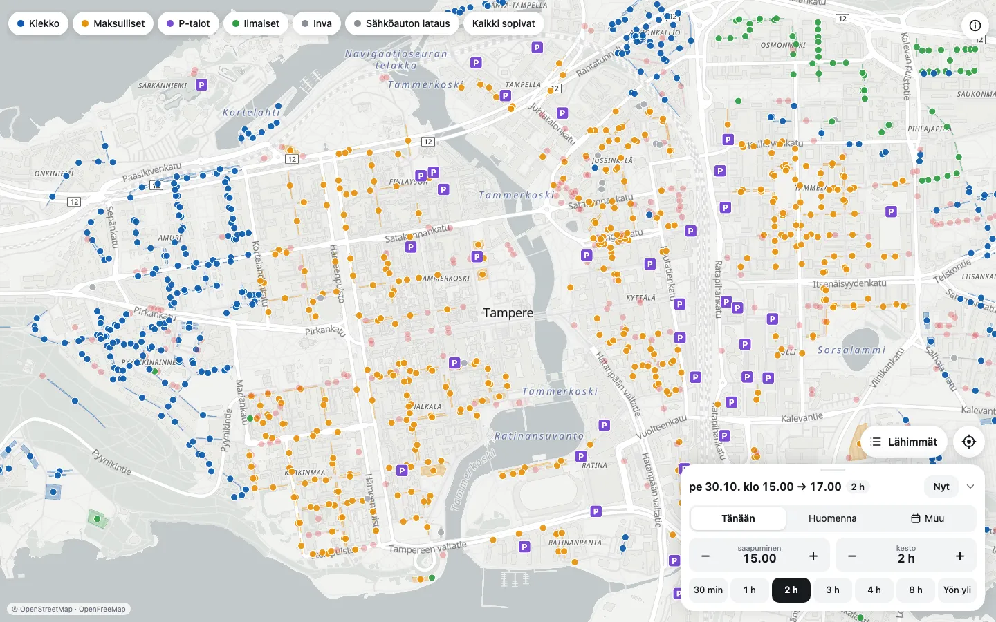 Parkki on a desktop: the centre of Tampere with every parking area coloured for a two-hour stay, disc parking in blue, paid in orange, garages in purple and free in green, and the time picker.